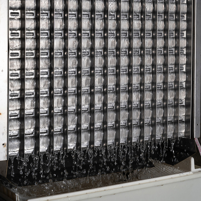 318kg Ημερησίως LZ-700 Υδατοψυκτικό κύβος Crescent Ice Machine με χωρητικότητα αποθήκευσης πάγου 200KG